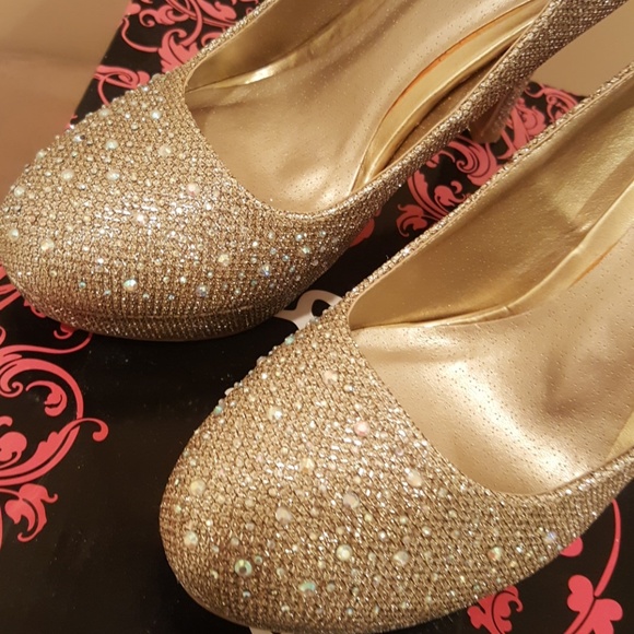 Shoes Heels - Picture 2 of 5